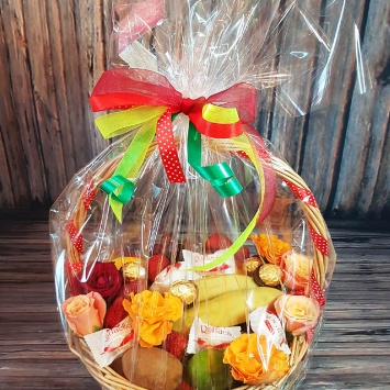 Подарочная корзина "Для любимой" с фруктами